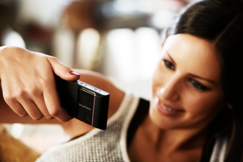 Illustration for article titled 12-Megapixel Sony Ericsson Idou Is Now Satio; Smokin' Hot Model Sold Separately